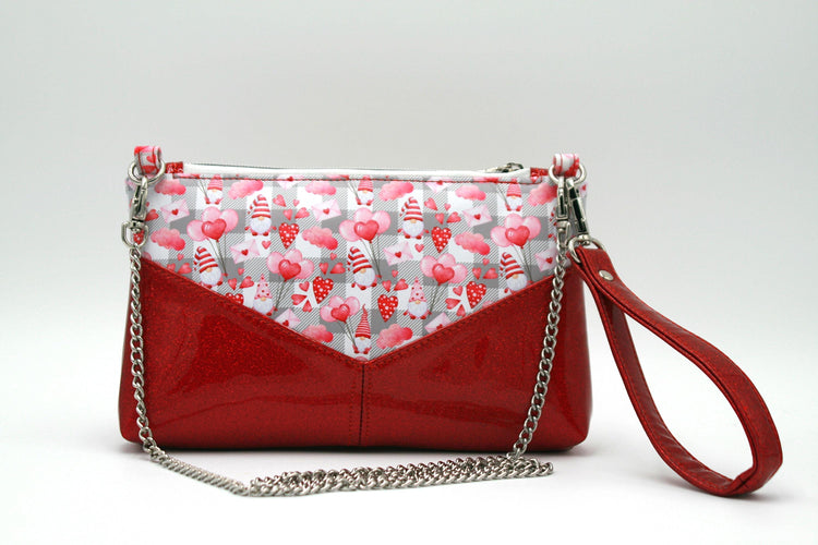 WRISTLETS, CLUTCHES AND EVENING BAGS