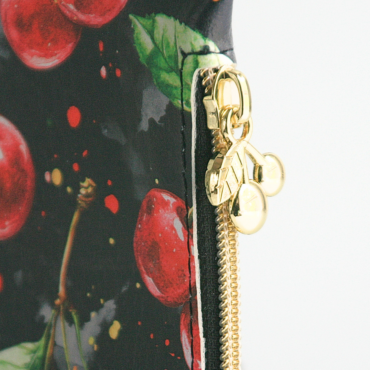 Gold zipper pulls on the Cherries Jubilee Purse Pal