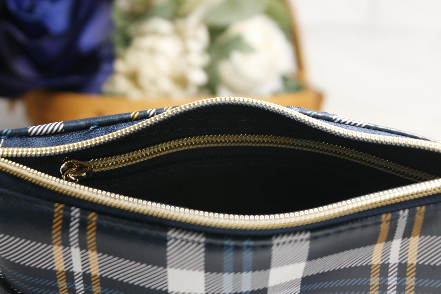 interior zipper in blue tartan plaid bag
