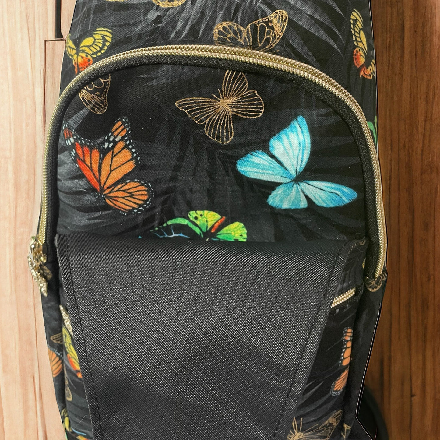 7️⃣ "Handmade Butterfly-Patterned Sling Bag Featuring Butterfly Zipper Pulls, and Front  covered Slip Pocket."