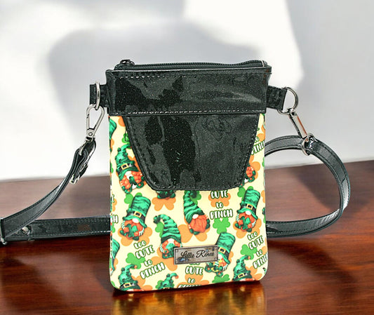 Phone sling in a gnome theme 
St. Patrick's Day vinyl