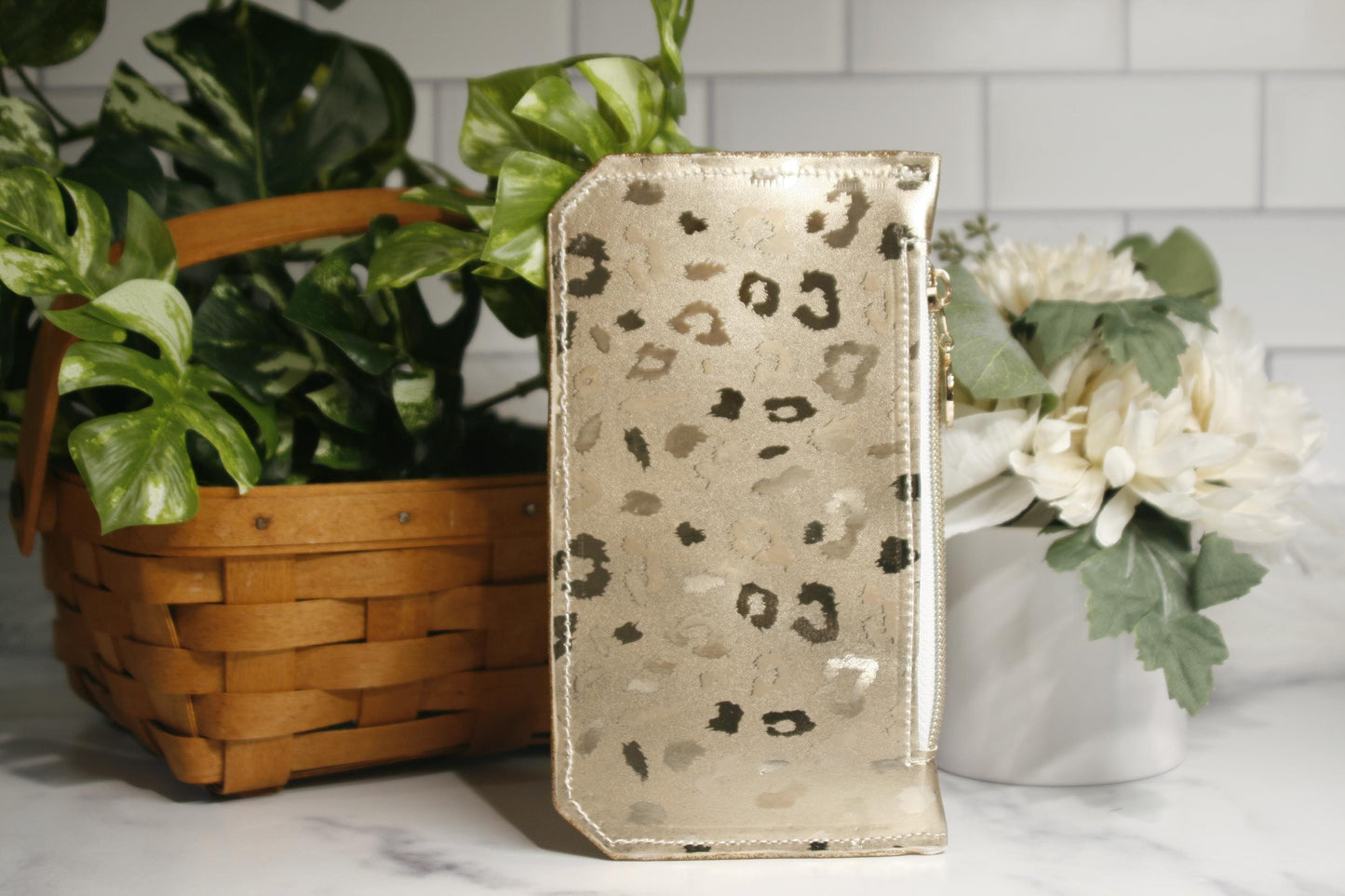 back of gold metallic wallet, purse pal