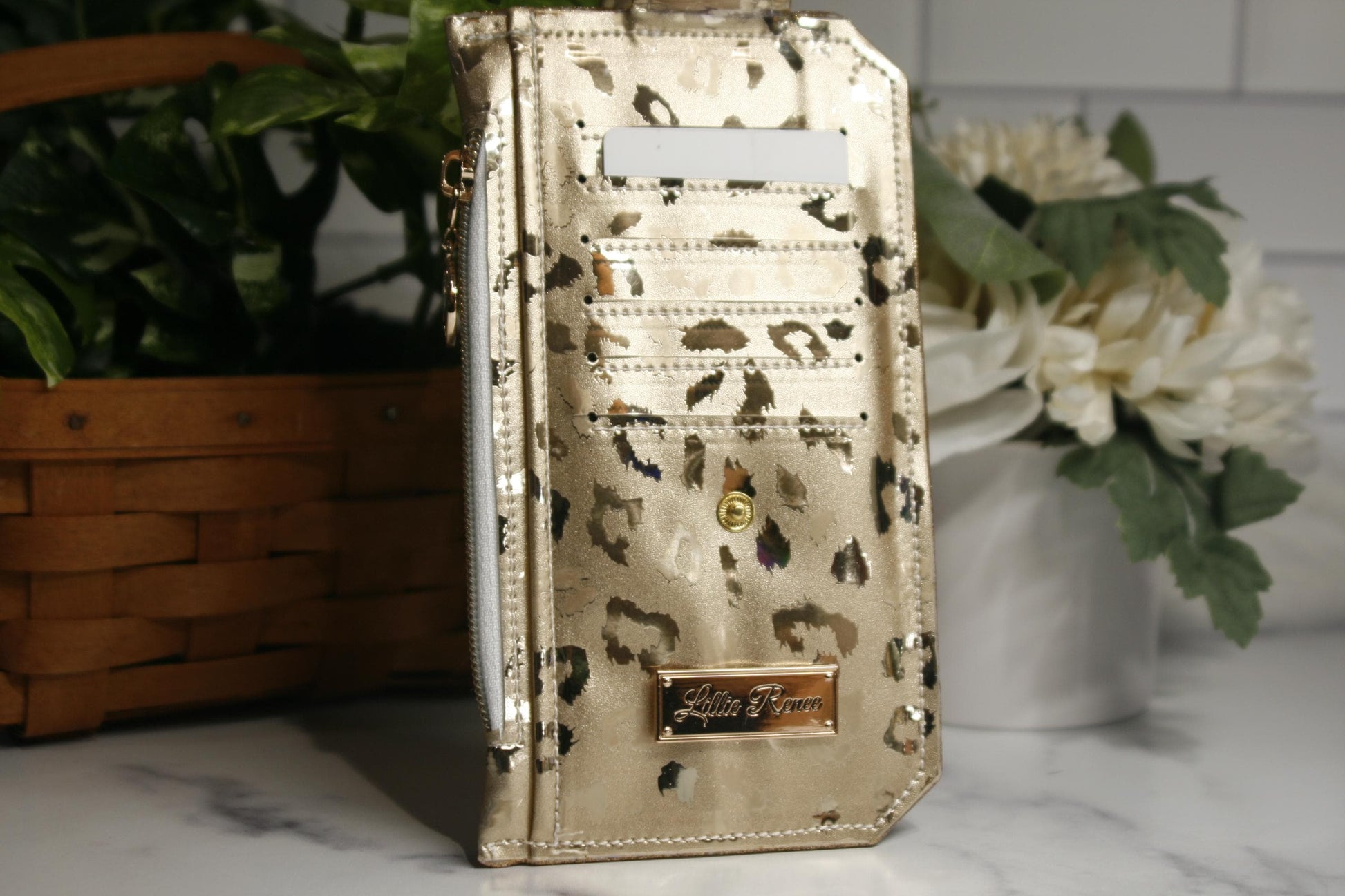 six card slots in the gold metallic purse pal