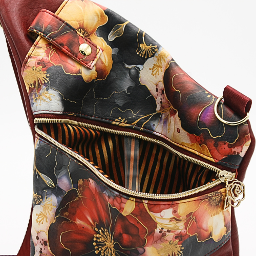 Interior lined with black and copper gold cotton fabric – A rich, stylish lining that complements the exterior while adding a sophisticated touch.
