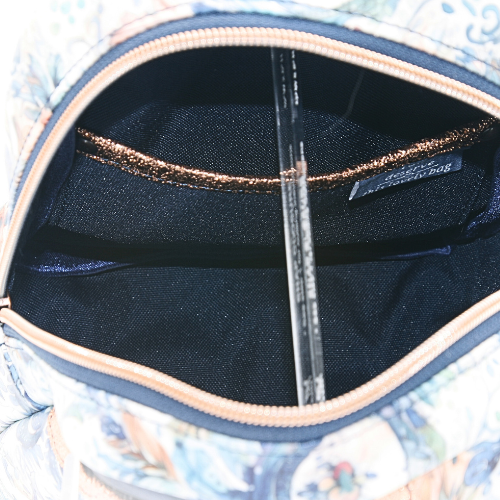Interior  slip pocket in the blue paisley sling
