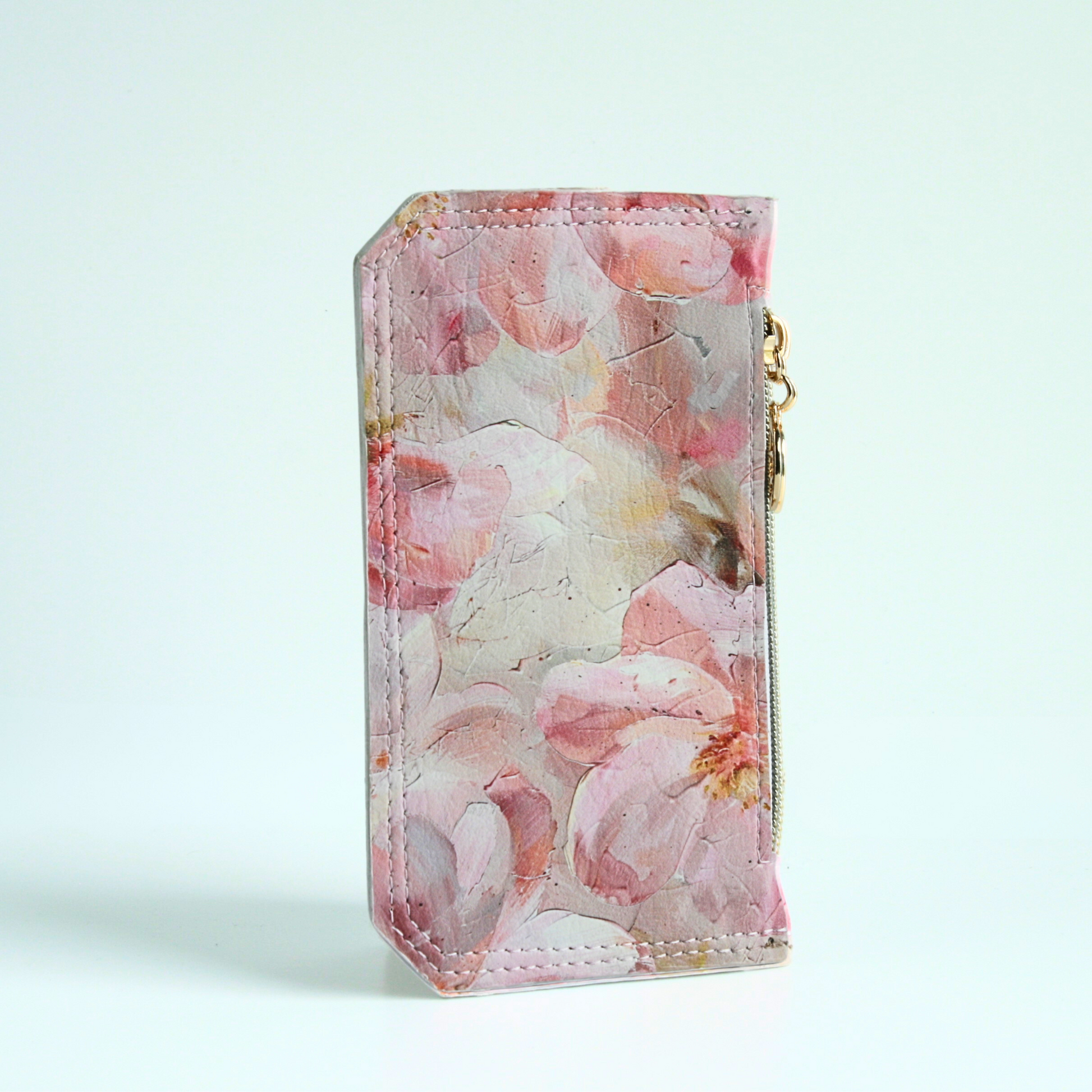 Slim wallet to hold credit cards, cash, and change