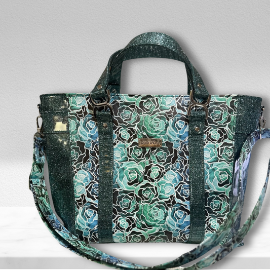  Two Handles + Adjustable Crossbody Strap – Carry it on your shoulder or crossbody for hands-free convenience.